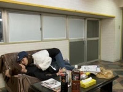 《外から見えてる??-おもちゃ》『ちょっと…待ってください…』AD使ってエロ企画のリハーサルで生膣内射精H！抜け確定