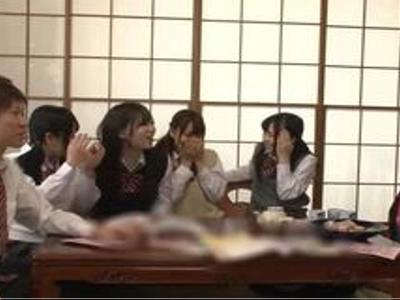 『先生に見つかっちゃう…』修学旅行で女子高生たちが同級生と乱交H〖おすすめ!!美乳〗