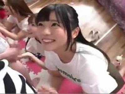 《巨乳-18禁》『私たちで楽しんでね♡』ファンを集めてセクシー女優たちとエロ企画！こんな子がみだらな格好に…