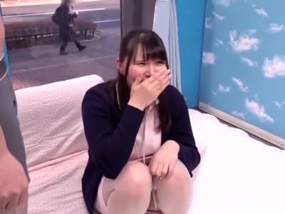 《外見える!?-ナース》制服姿の美女にDT男子のセンズリを手伝ってもらった！エロすぎ注意なR18動画