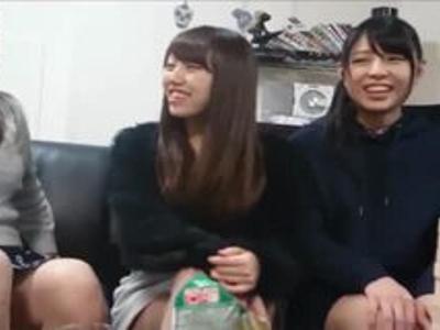 (スマホ+ヤバイやつ)『SEX気持ちぃ！』彼氏がいるのに大学の友達と乱交パーティー！いやらしいエッチな映像