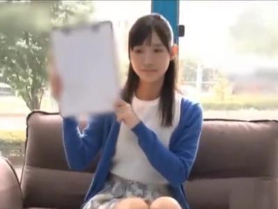 《外見える!?-H》【ムンムンカー】心の準備もできていない素人娘の下着の横からズブッ！勃起しちゃうよ