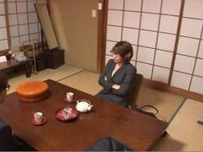 《浴衣-18禁》『Hしたいんでしょ？』会社の同僚が酒を飲んで浴衣を脱ぎだした！じっくり見ちゃうエロ動画