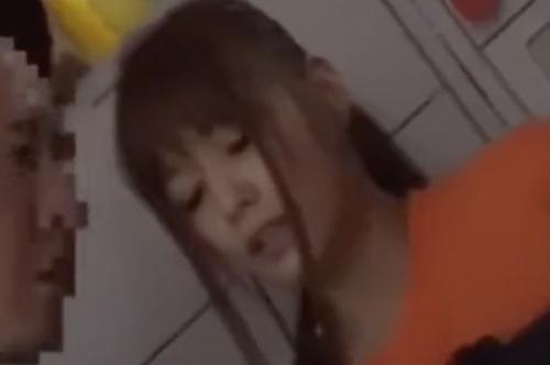 [紺野ひかる]『おっぱいを掴まないでよ・・・』浜辺で行われるやばいことwww