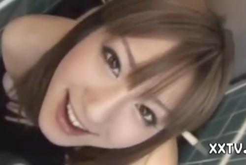 美形白ギャルに公衆トイレで口便器イラマチオしてもらって大量精子ごっくんしてもらった・・・
