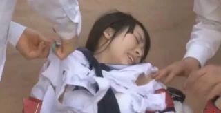 女子高生を拘束して服を破いて無理やりイラマチオさせられ調教されちゃった・・・