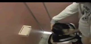 美少女JKをトイレに連れ込みイラマチオさせてお口で抜いてもらっちゃうｗｗ