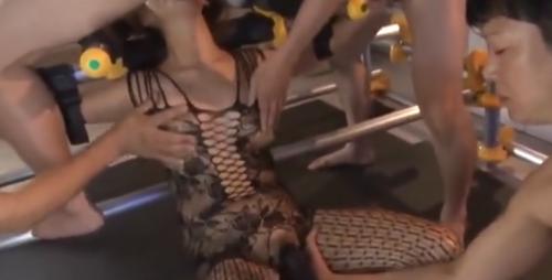 「尾上若葉」爆乳エロコスお姉さんが固定され集団変態チンポ連続イラマチオ