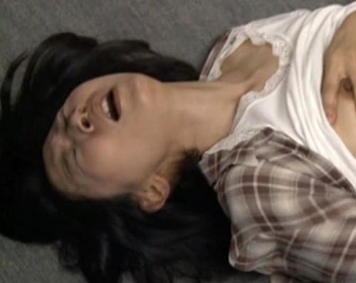 [ヘンリー塚本]『奥まで来てるのおお・・・』おっぱいを揉みながら挿入www