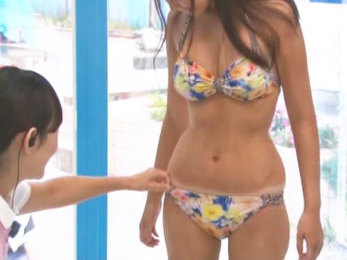 【マジックミラー号】「気持ちいい！！イクぁあ”ぁぁーーーーッ」美少女の潮吹きロリ娘にゴム無しの膣内射精【素人ナンパ企画】