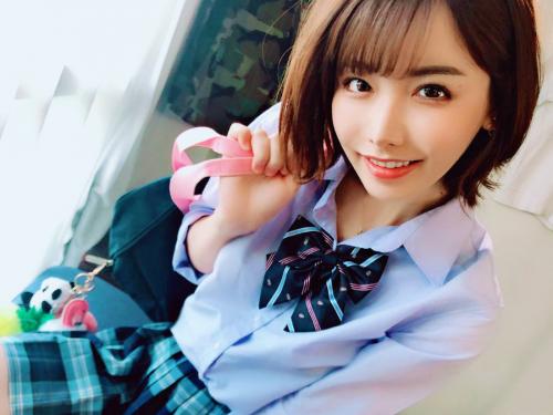 憧れの制服ギャルに激睨みされながら…犯ス。 深田えいみ（天海こころ、のりこ、あすか） チャプターその①②