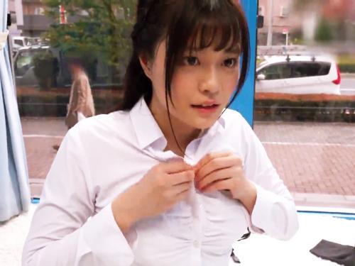＜マジックミラー号＞MM車内でセクハラ面接された神乳ロリ女子大生！内定ほしさにゴム無し中出しまで承諾♪＜素人ナンパ企画＞