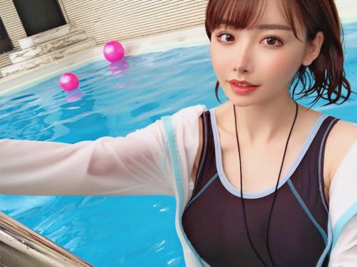 【激えち痴女】プール監視員の欲求不満お姉さんが淫語で生チンポを人口呼吸！ロリ美少女に翻弄されて口内射精【スタイル抜群】