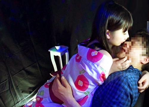 ＜膣内射精＞「指名変えしてくれますか？中出ししていいから♡♡」喘ぎ声が可愛い無毛ロリ美少女と秘密の生セックス＜おっパブ＞