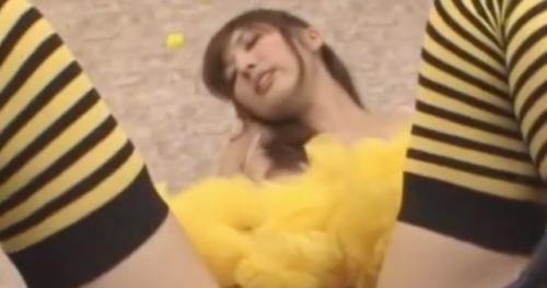 [香月悠梨]美しい女王蜂・・・またを無理やり開かせて電マwww