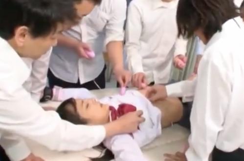 [あべみかこ]『乱暴はやめてくださいいい・・・』生徒たちに犯され狂うwww