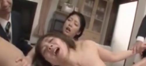 [阿部乃みく]保険の営業マン・・・母親と娘共に犯されるwww