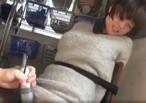 [真田美樹]黒いパンストを履いたまま・・・・椅子に縛り付けられ電マで責められるwww