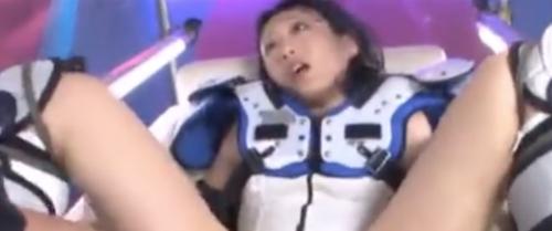 [管野しずか]女ナイトがプロテクターを体にまといながら電マでアクメwww