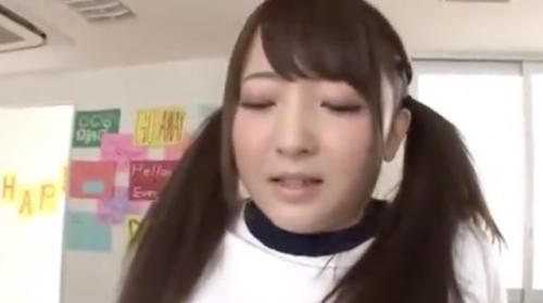 [佐咲ゆい]体操服ブルマ姿が似合いすぎるぅ・・・バイブ挿入する穴開けてピストン運動www