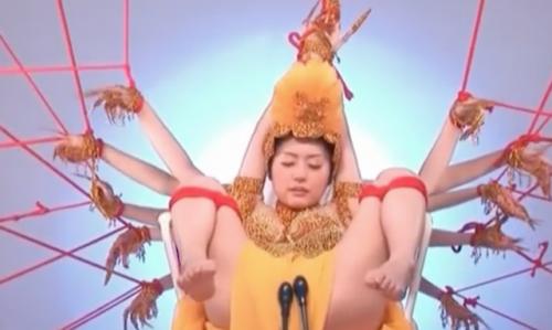 [つぼみ]千手観音の格好で・・・・拘束されて電マあてがわれwww