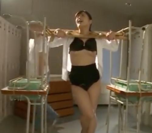 [由愛可奈] 腕をがっちり固められて・・・マゾっけがある教師を犯すwww