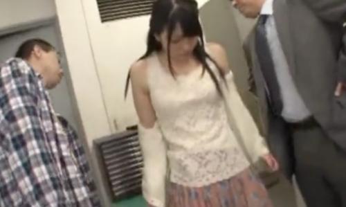 [上原亜衣]万引きしたの見つかり・・・・お仕置きされるwww