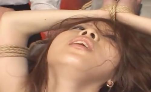 [希咲エマ]茶髪でパーマでやんちゃな娘・・・電マ地獄に疲れ果て白目でフィニッシュwww