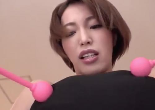 [君島みお]『電マはダメなの感じちゃう・・・』おまんこに刺激を与える男子www