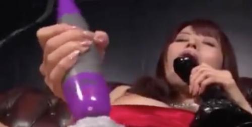 [高嶋ゆいか]『この雌豚行きまくるな・・・』電マでオナニーで絶頂を迎えるwww