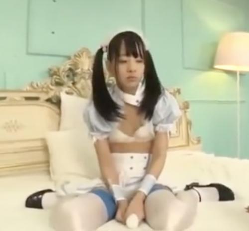 [あべみかこ]ご主人様に従順なメイドさん・・・貧乳をねぶられ失神www