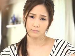 ＞優しくて綺麗な兄嫁の胸元に興奮した義弟が暴走。キスをされ戸惑いながらも抱かれてしまう淫らな身体、激イキ中出しファック