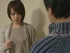 ＞結婚詐欺女に騙された男の復讐。殴ってパンティーを剥ぎ取りマラをねじ込む強制、中出しファック