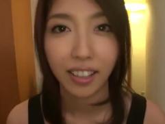 ＞急きょお金が必要となり応募してきたという25歳の美容師さん。恥ずかしいと言いながらも下着はTバック、エッチな性交