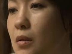 《大沢萌》半年も味わえなくなる旦那のチンポ。熟女妻が乱れ悶える夜の営み