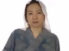 衣類を脱ぎ全裸で踊る熟女に人妻がエロティシズム
