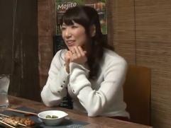 ＜居酒屋ナンパ＞お持ち帰りされたとても綺麗な35歳の主婦が不倫に走ります。愛撫をされての濃厚フェラ。激イキ発情ファック