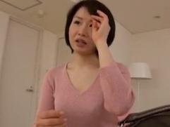 ＞結婚1年目でまだまだ新婚の奥さん。夫婦の営みは月1、それが悩み。今宵は初対面チンポで寝取られ激イキ、ハメ撮りファック