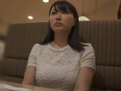 ＜人妻ナンパ＞「不倫とか浮気とか愛人とか興味ないですか？僕、男ですから下心あります」意外とスケベな爆乳妻、中出し絶頂イキ