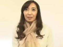 今までの平凡なセックスでは味わえなかった快感。57歳の奥様。還暦前の熟女が初対面の男と中出しセックス