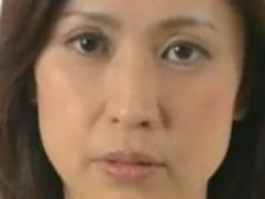 ＞「たのむやらせてくれ」刑務所から出所した元亭主に土下座され身体を許した貧乳の元妻