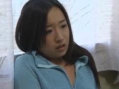 ＞「オマンコ、オマンコ」淫語を口走りオナニーをするドスケベ女。義弟や義父とも禁断の激イキ発情ファック。淫乱生活