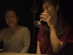 ＜熟女ナンパ＞「好みです」息子と同年代の男性にバツイチ年層女がエロモード。超肉食系。善がり狂っての激イキ中出しファック
