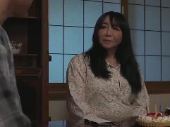 ＞「一生幸せにするから母さんの彼氏にしてくれないかな？」そして始まる母親と息子との淫らな関係、激イキ中出しファック