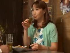 ＜居酒屋ナンパ＞46歳の奥さんがお持ち帰りされ寝取られます。店内トイレでのエロ行為の続きは男の部屋で、激イキ不倫ファック