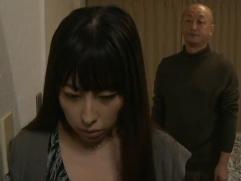 ＞日本を離れる前にレズの妹をハメに来た兄貴。断られるとパンティーを剥ぎ取り禁断の強制ファック