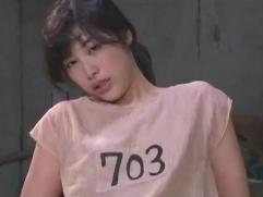 ＞捕虜となった悲惨な女が増強剤の注射を打たれ淫乱へと豹変して痙攣。淫語を口走りながらの強制、激イキ中出しファック