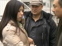 ＞「使い込んじまったか、おとしまえつけろ、今ここでマンコが欲しいんだよ」女を犯して廻して連続、中出しファック