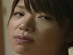 同じアパートに住む変態爺さんに屋根裏からオナニーを覗かれる欲求不満の女。そして目が合い襲われ始まる強姦レイプ