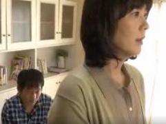 ＜円城ひとみ＞義息に薬で眠らされ犯された義母。ビンタをして激怒するも「もう一度、同じことして」中出し母子相姦